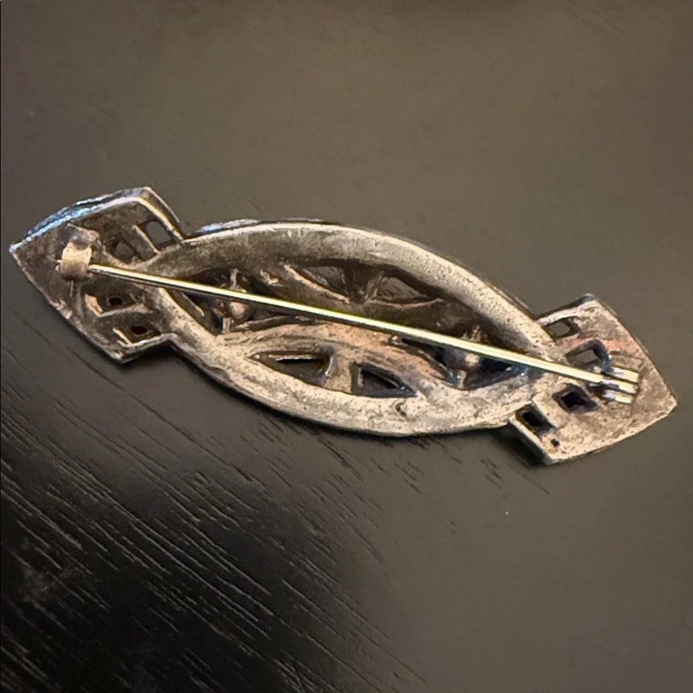 vintage Art Deco style brooch featuring colorful rhinestones in a pot metal base - Picture 3 of 3